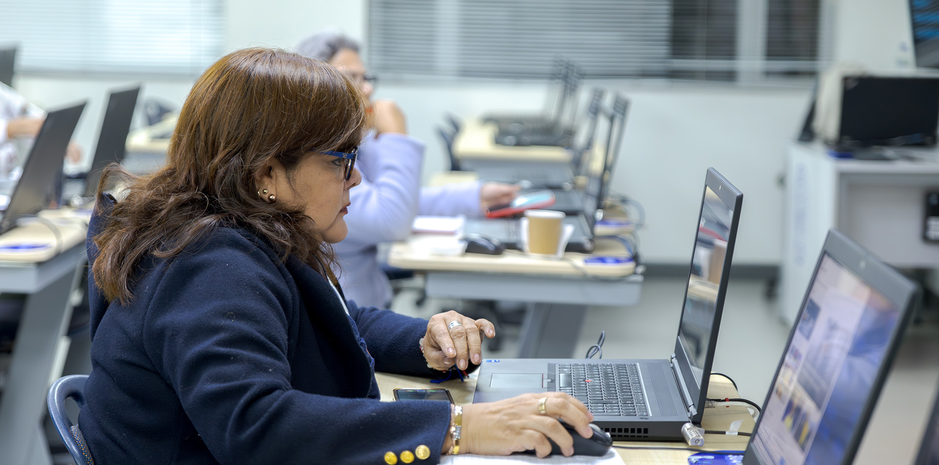 Promociona, conecta y vende: tu negocio en WhatsApp y Facebook de manera sencilla